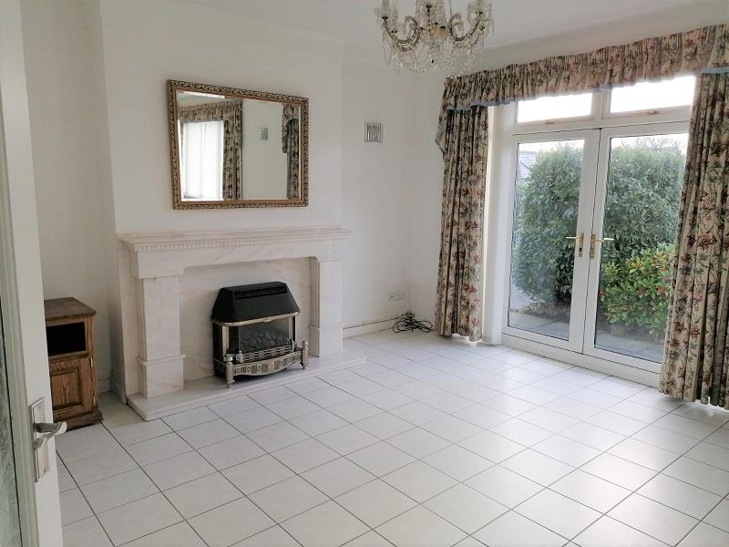Owls Lodge Lane, Mayals, Swansea, SA3 5DP 3 bed detached house £995 pcm (£230 pw)