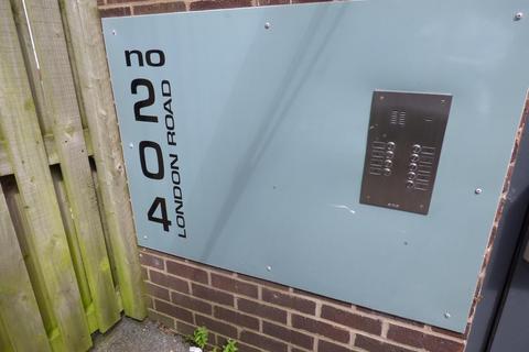 2 bedroom apartment to rent, Flat 8 Dale House 204, London Road, Stockport, SK7