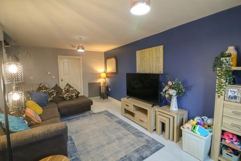 3 bedroom end of terrace house for sale - Osborne Place, Glossop SK13