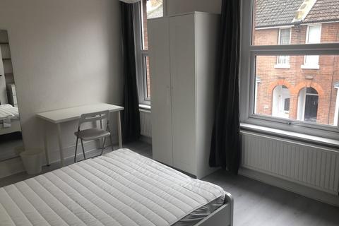3 bedroom terraced house to rent, York Road, Canterbury CT1
