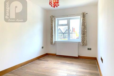 2 bedroom flat to rent, Gunnersbury Avenue, Ealing, W5