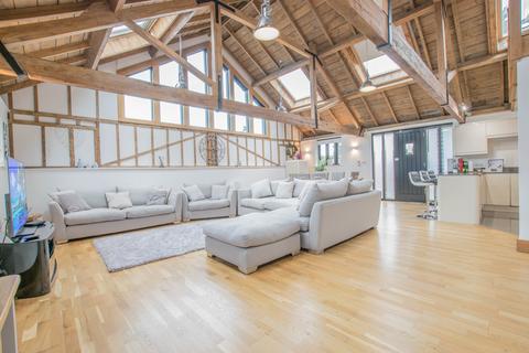 4 bedroom barn conversion to rent, Hailey Lane, Hertford SG13