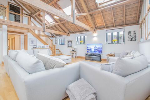 4 bedroom barn conversion to rent, Hailey Lane, Hertford SG13