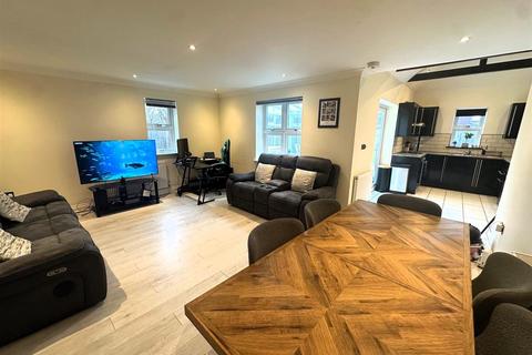 3 bedroom detached house for sale, Chalet Close, Ashford