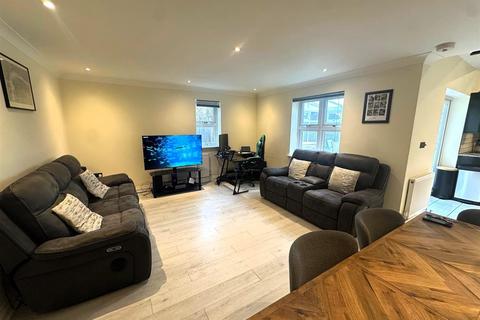 3 bedroom detached house for sale, Chalet Close, Ashford