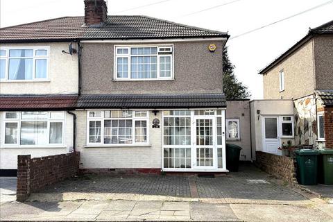 3 bedroom semi-detached house for sale, Willowbrook Road, Stanwell