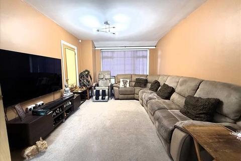 3 bedroom semi-detached house for sale, Willowbrook Road, Stanwell
