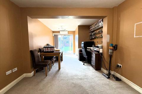 3 bedroom semi-detached house for sale, Willowbrook Road, Stanwell