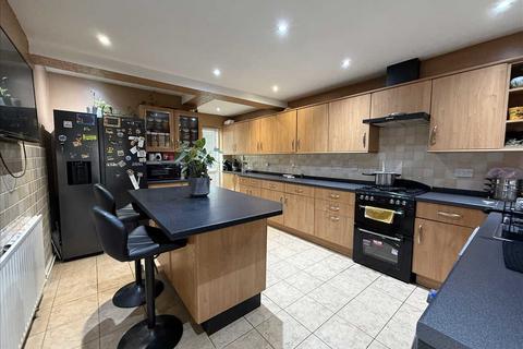 3 bedroom semi-detached house for sale, Willowbrook Road, Stanwell