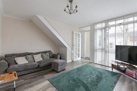 2 bedroom terraced house to rent, Silkham Road, Oxted, Surrey, RH8