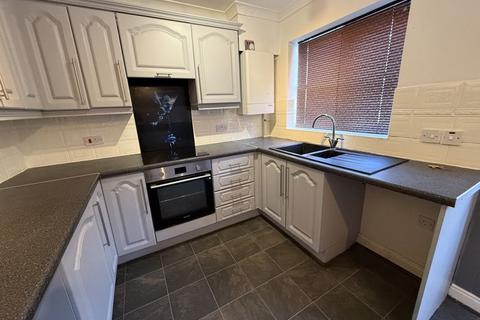 3 bedroom semi-detached house to rent, Erskine Street, Dresden, Stoke-On-Trent