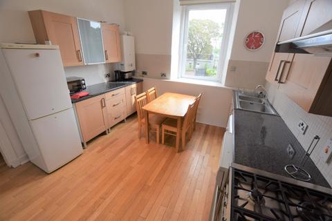 4 bedroom flat to rent, Loanhead Place, Rosemount, Aberdeen, AB25
