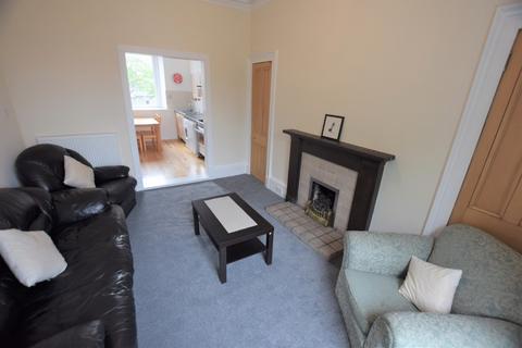 4 bedroom flat to rent, Loanhead Place, Rosemount, Aberdeen, AB25