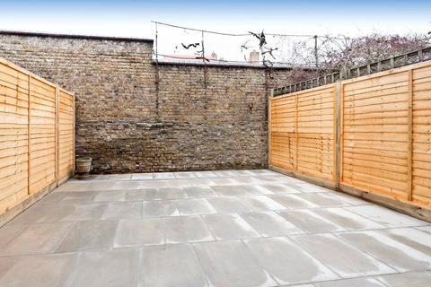 2 bedroom flat to rent, Lambrook Terrace, London