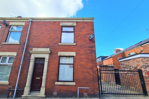 2 bedroom end of terrace house to rent, Plover Street, Preston PR1