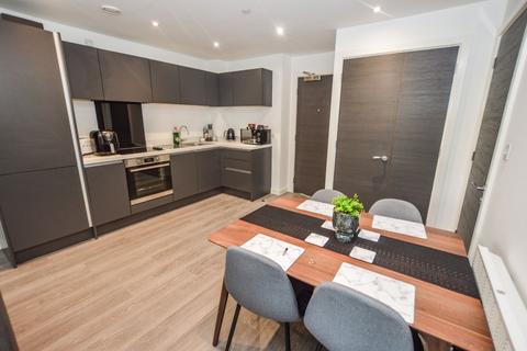 2 bedroom flat for sale - Downtown, Woden Street, Salford, Greater Manchester, M5