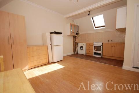 Studio to rent, Ordnance Road, Enfield