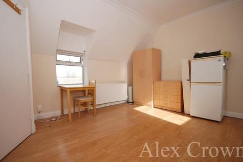 Studio to rent, Ordnance Road, Enfield