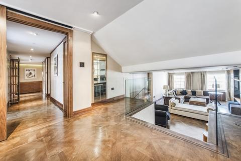 3 bedroom penthouse to rent, Cadogan Place, Knightsbridge, London