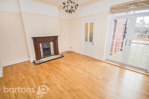 4 bedroom semi-detached house to rent, Broom Grove, Broom