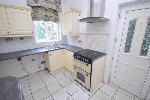 4 bedroom semi-detached house to rent, Broom Grove, Broom