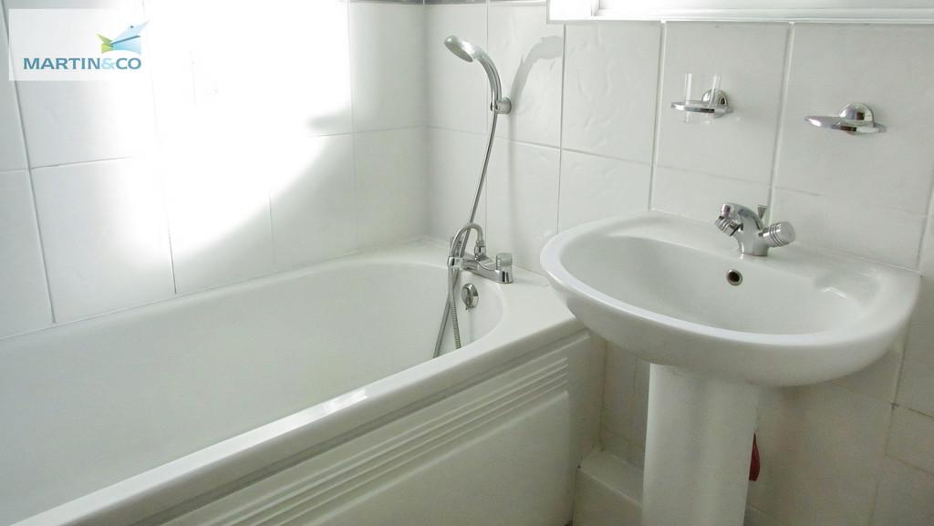 Ea37343e-Devon 20way 20bathroom