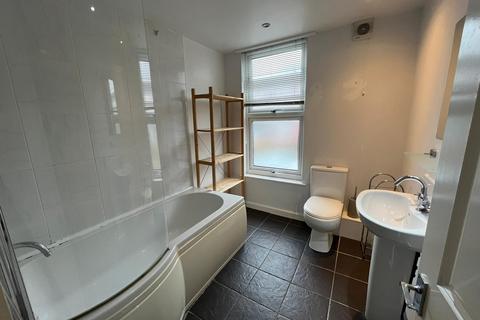 3 bedroom terraced house to rent, Highbury Terrace,  Leeds, LS6