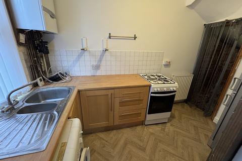 2 bedroom terraced house to rent, Station Parade,  Leeds, LS5