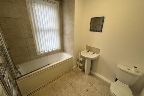 2 bedroom terraced house to rent, Station Parade,  Leeds, LS5