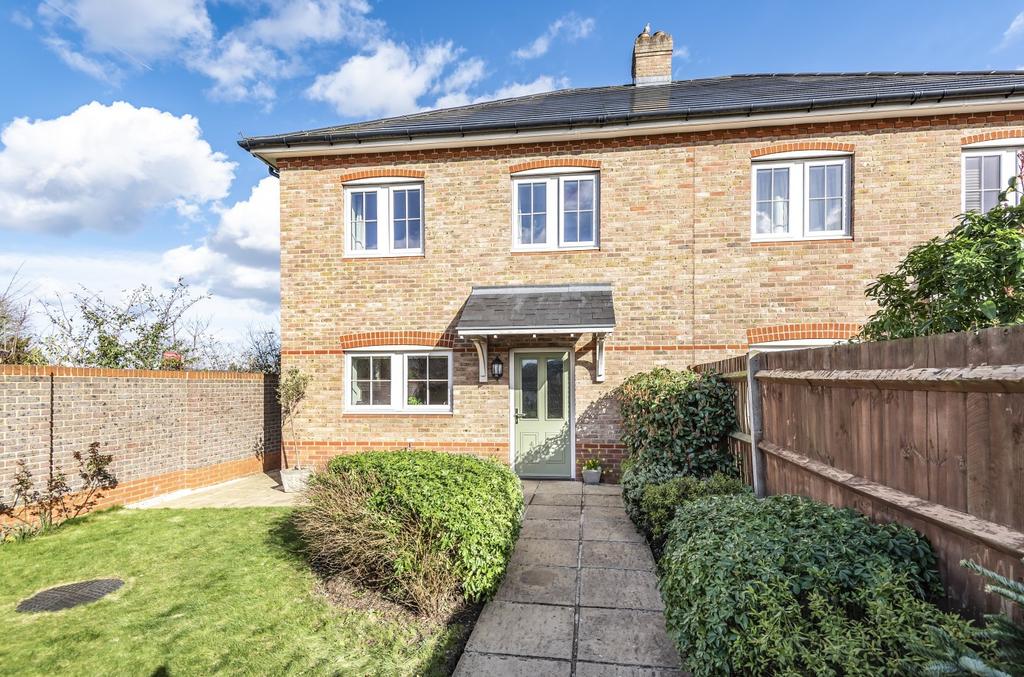 Bagshot Road, Knaphill, Woking, GU21 3 bed semidetached house £450,000