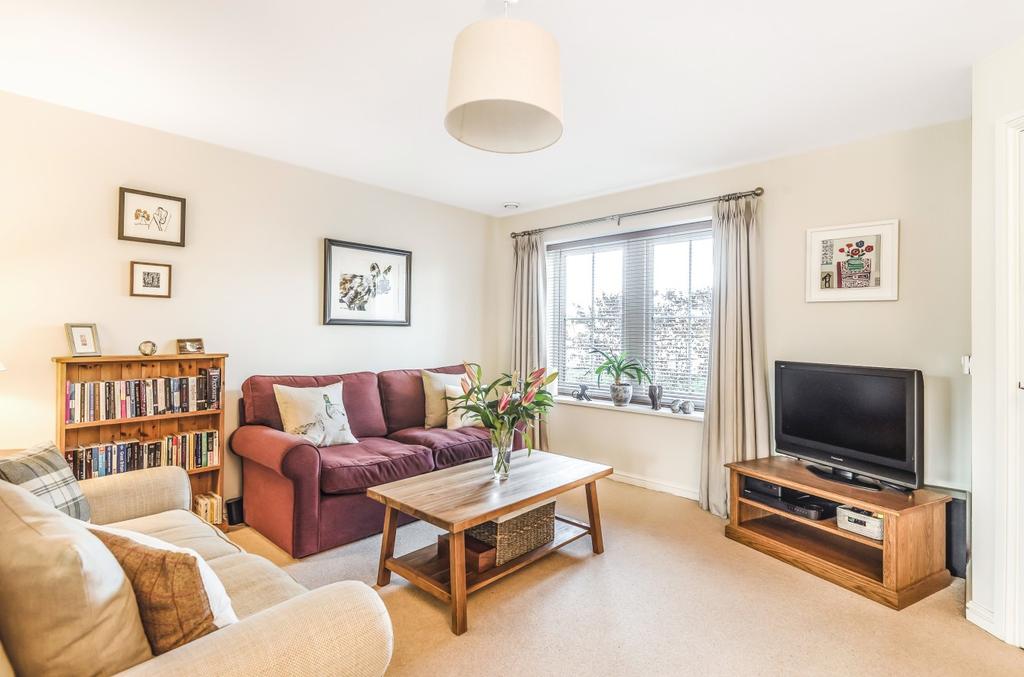 Bagshot Road, Knaphill, Woking, GU21 3 bed semidetached house £450,000