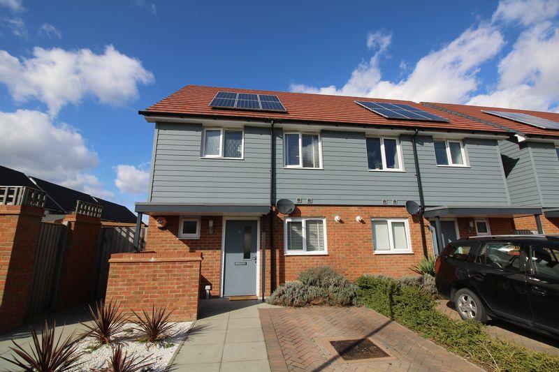 Waterfall Crescent, Crawley 3 bed semidetached house £345,000