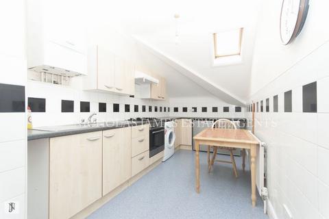 2 bedroom apartment to rent, Seven Sisters Road, London N4