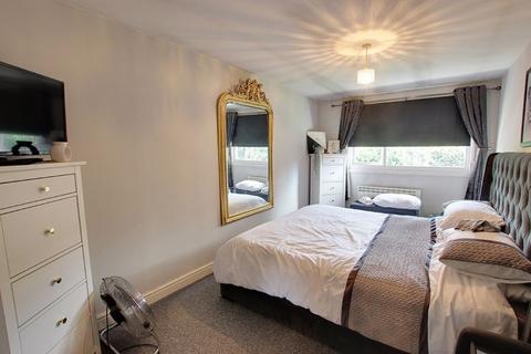2 bedroom apartment to rent, Henderson Close, Trowbridge