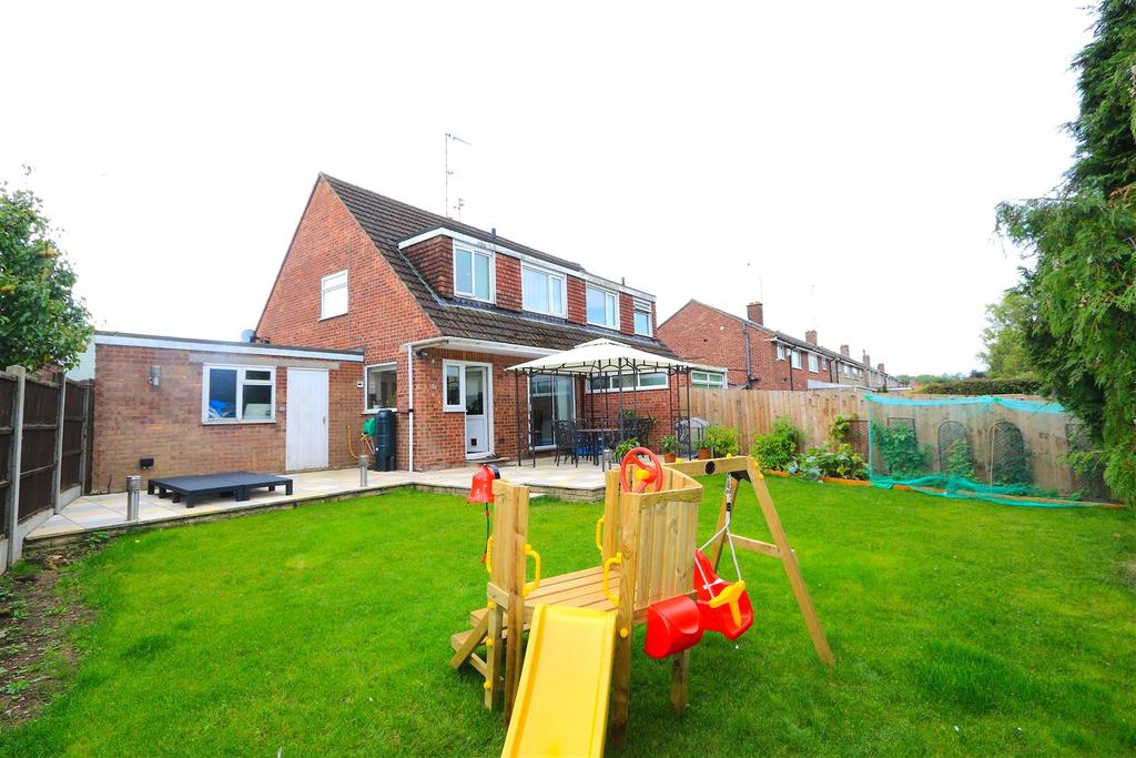 Packer Avenue, Leicester Forest East 3 bed semidetached house £194,950