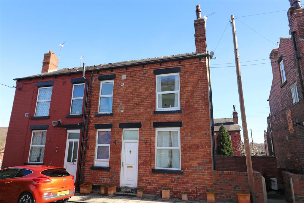 Woodville Avenue, Horsforth, Leeds 2 bed terraced house £595 pcm (£