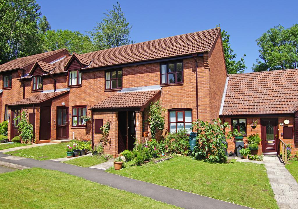 Willow Tree Drive, Barnt Green, B45 8PB 2 bed apartment £150,000