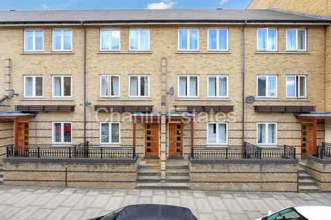 5 bedroom townhouse to rent, Ferry Street, London E14