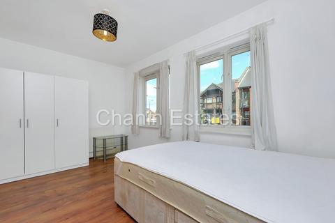 5 bedroom townhouse to rent, Ferry Street, London E14