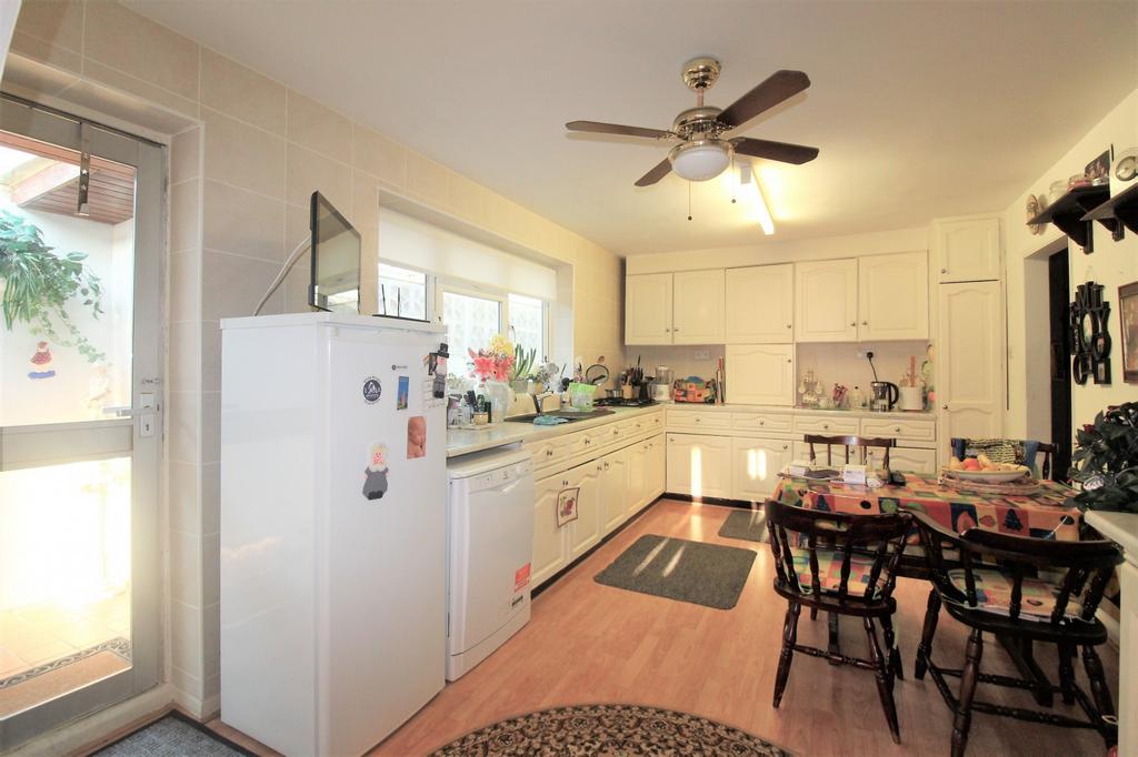 Kitchen/Breakfast Ro