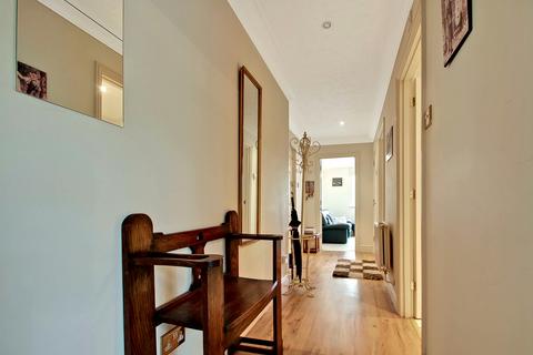 2 bedroom apartment to rent, Bushey WD23