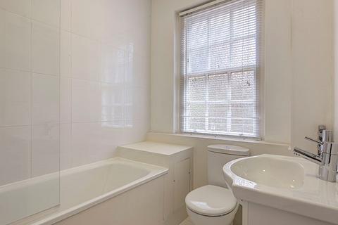 Studio to rent, Pelham Court SW3