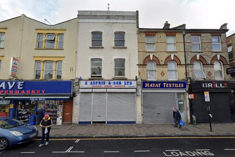 Shop to rent, Turnpike Lane, Turnpike Lane