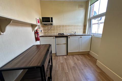 Studio to rent, 1 bed studio Grove Street, CV32 5AG