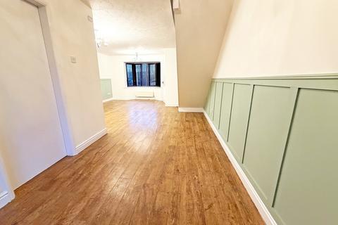 3 bedroom terraced house to rent, Needham Close, Runcorn