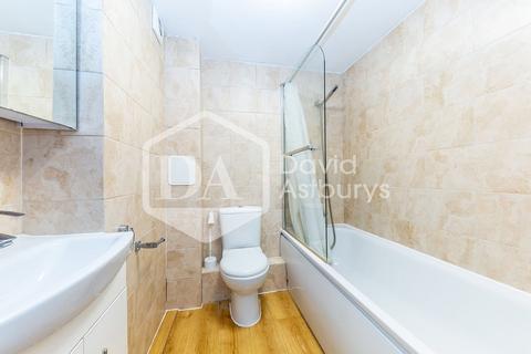 3 bedroom apartment to rent, Criterion Mews, Archway, London