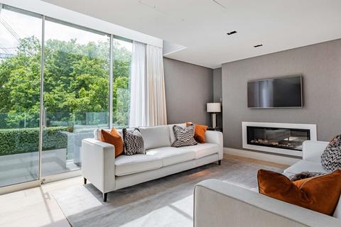 2 bedroom flat to rent, Green Street W1