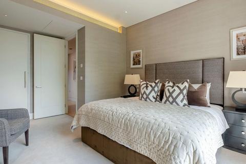 2 bedroom flat to rent, Green Street W1