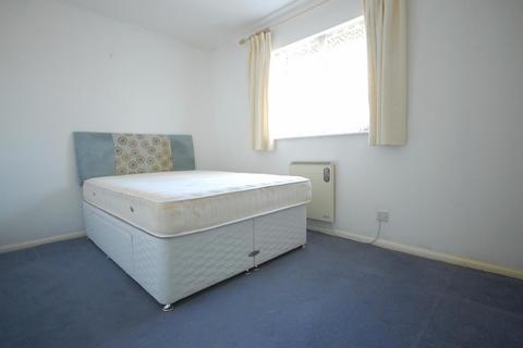 2 bedroom terraced house to rent, Chepstow Close, Stevenage