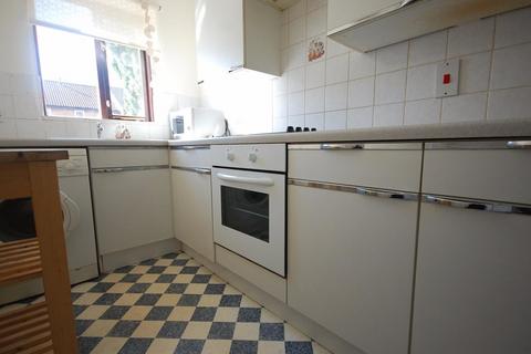 2 bedroom terraced house to rent, Chepstow Close, Stevenage